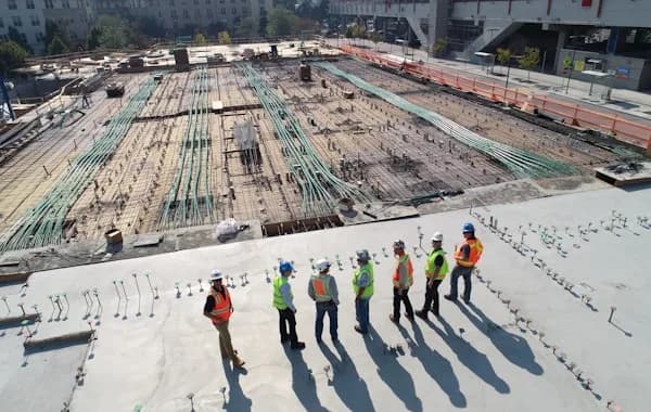 Multione Equipe de engenharia da Multione em obra